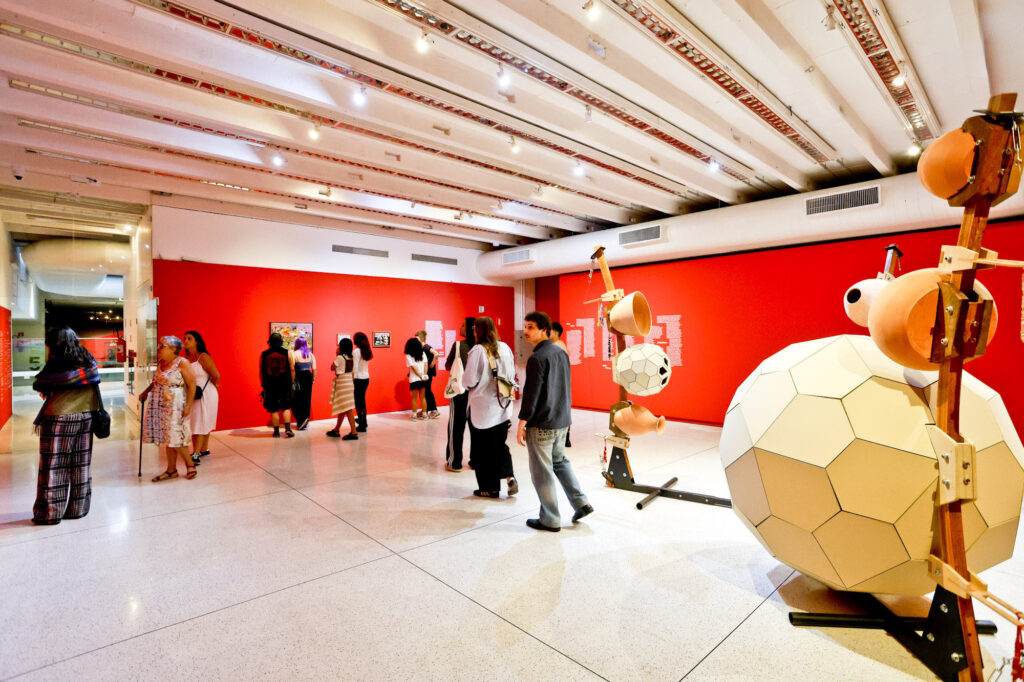 MON promove atividade para público 60+ inspirada na 36ª Bienal de São Paulo